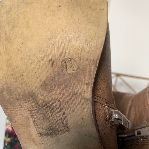 Boots - Picture 9 of 9